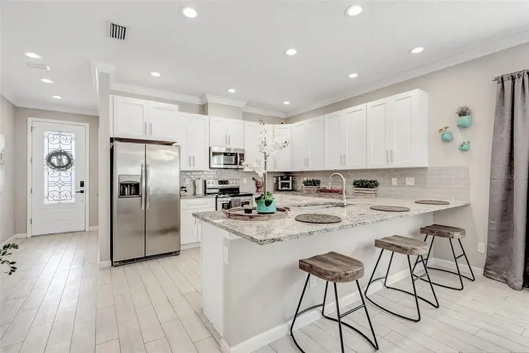 2029 SLOANS OUTLOOK DR — photo 2