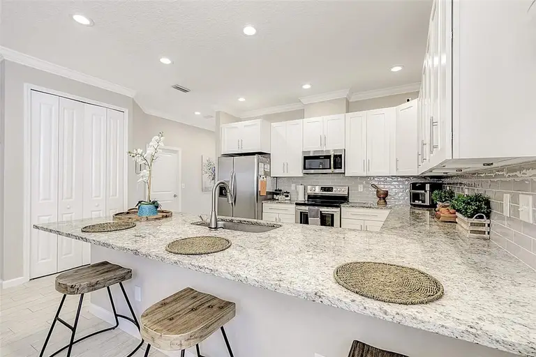 2029 SLOANS OUTLOOK DR — photo 3