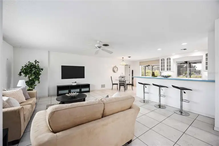 1928 GREENLAWN DR — photo 2