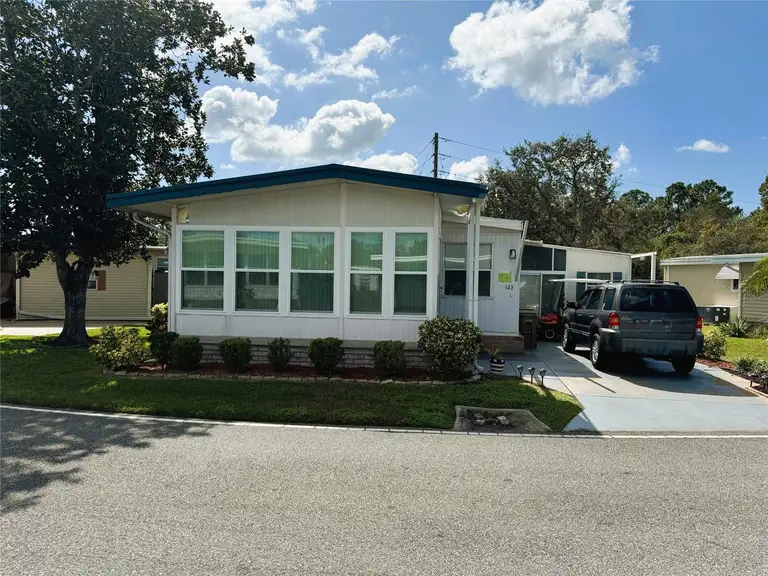 123 PYRACANTHA LN