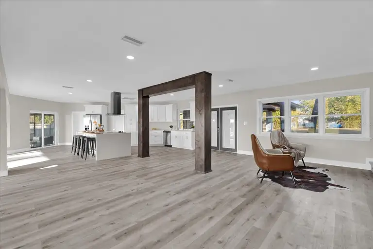 5526 PARKDALE DR — photo 2