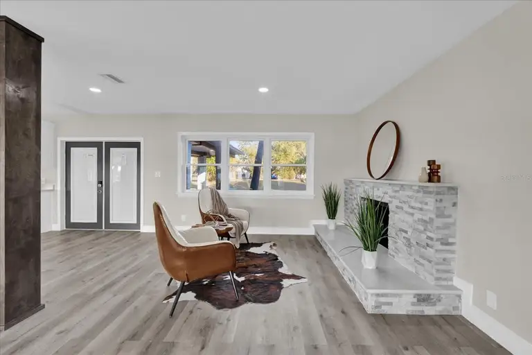5526 PARKDALE DR — photo 3