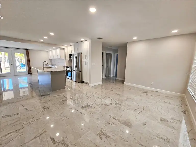 219 DRIFTWOOD DR N — photo 2