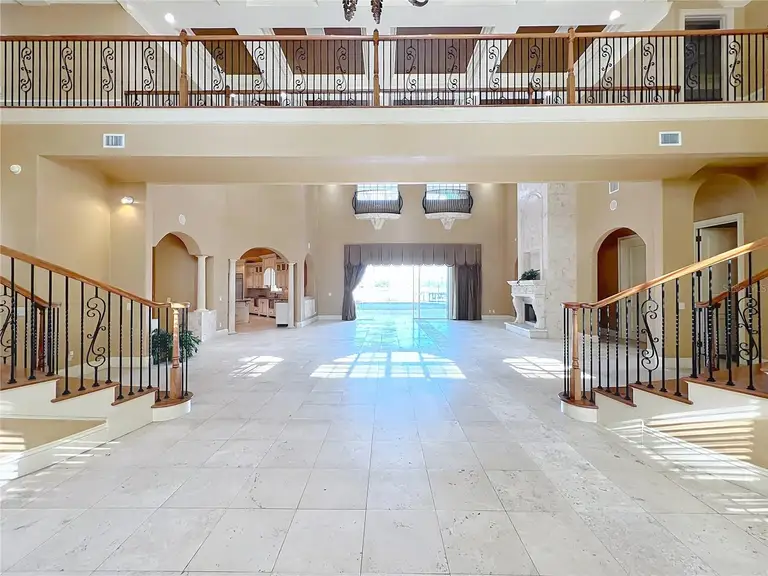 125 STONE HILL DR — photo 2