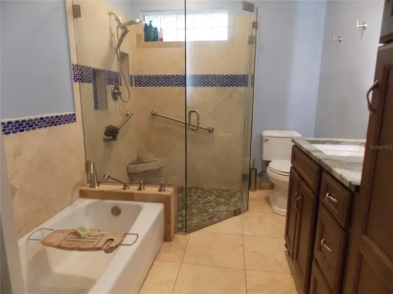 2046 WINDING OAKS DR — photo 5