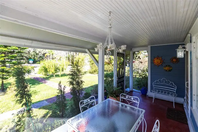 1102 N ARCADIA AVE — photo 3