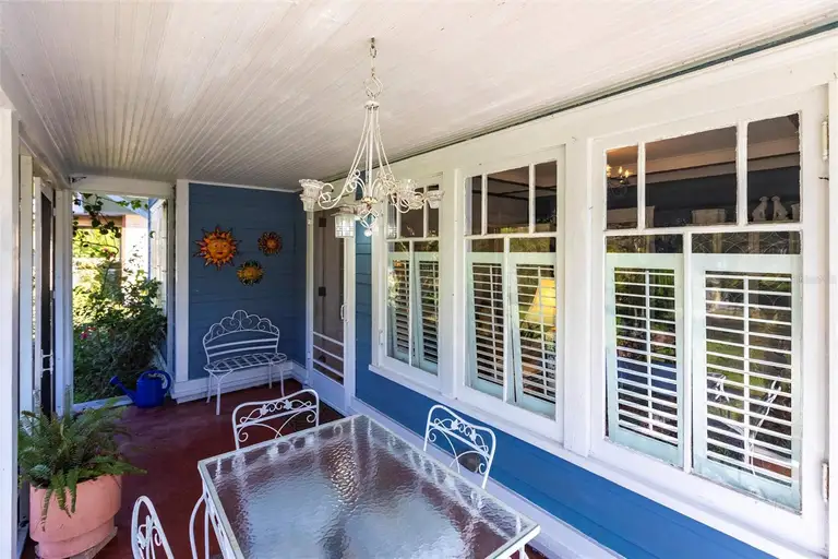 1102 N ARCADIA AVE — photo 4