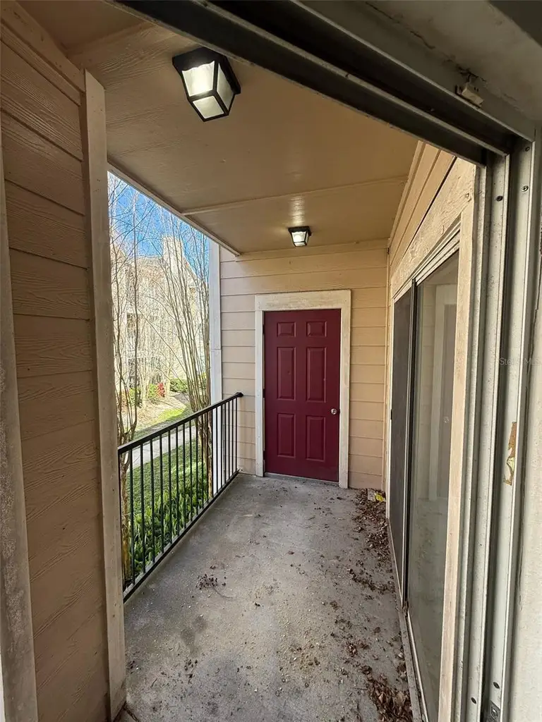 1990 ERVING CIR #207 — photo 2