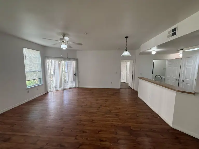 1990 ERVING CIR #207 — photo 5