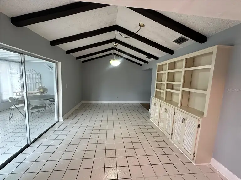 2380 TIMBERCREST CIR W — photo 2