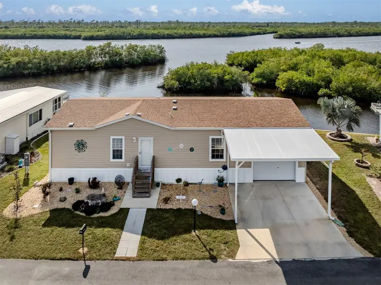 106 ISLAND POINT RD