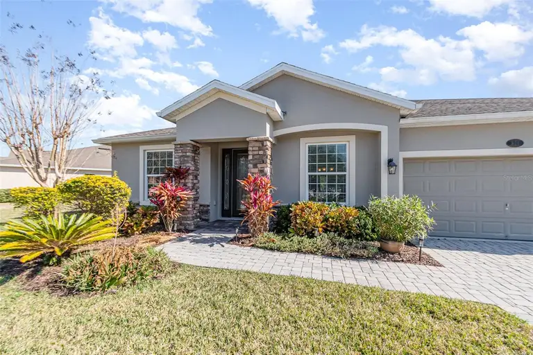 321 E VICTORIA TRAILS BLVD — photo 4