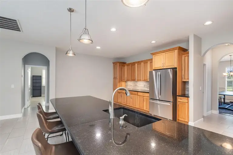 321 E VICTORIA TRAILS BLVD — photo 5