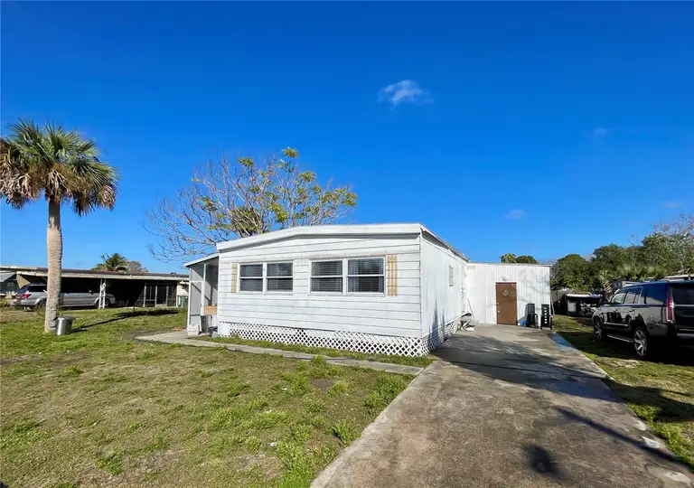 330 CREOLE DR — photo 2