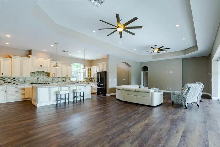 2413 BAYWOOD DR E — photo 3