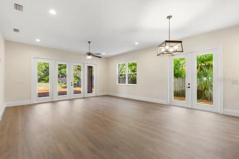 2413 BAYWOOD DR E — photo 5