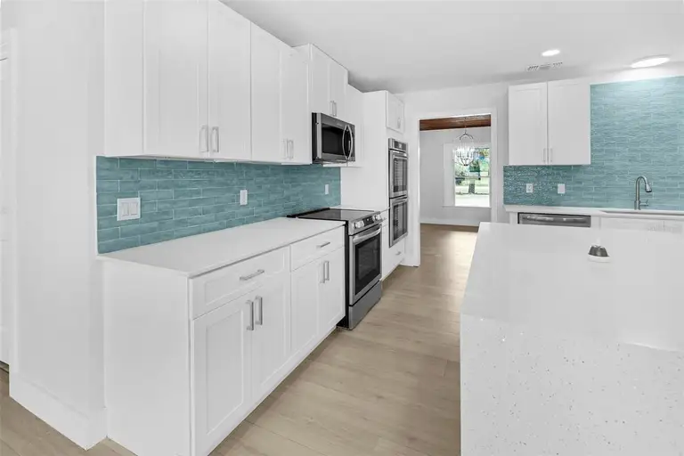 1596 FARNSWORTH AVE — photo 3