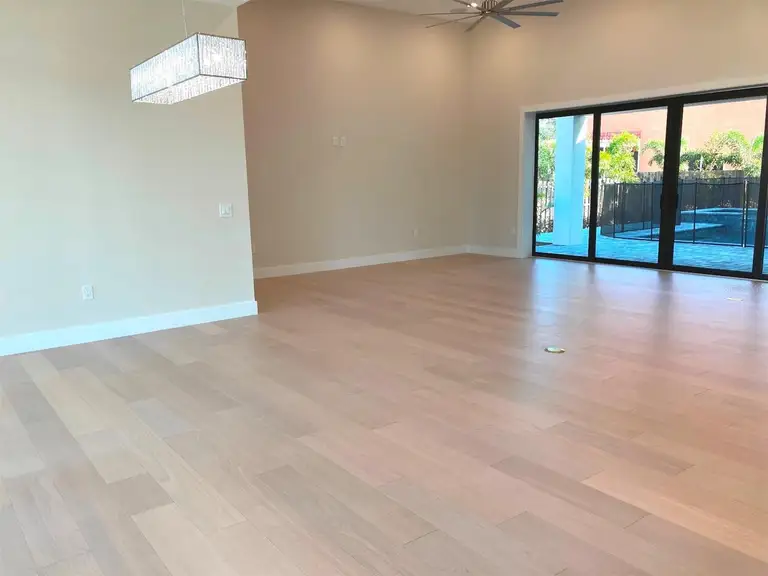 2110 MICHELE DR — photo 5