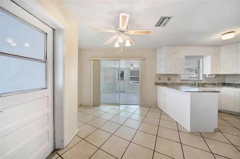 2183 SW LOIS AVE — photo 3