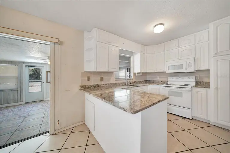 2183 SW LOIS AVE — photo 4