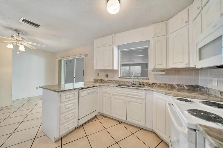 2183 SW LOIS AVE — photo 5