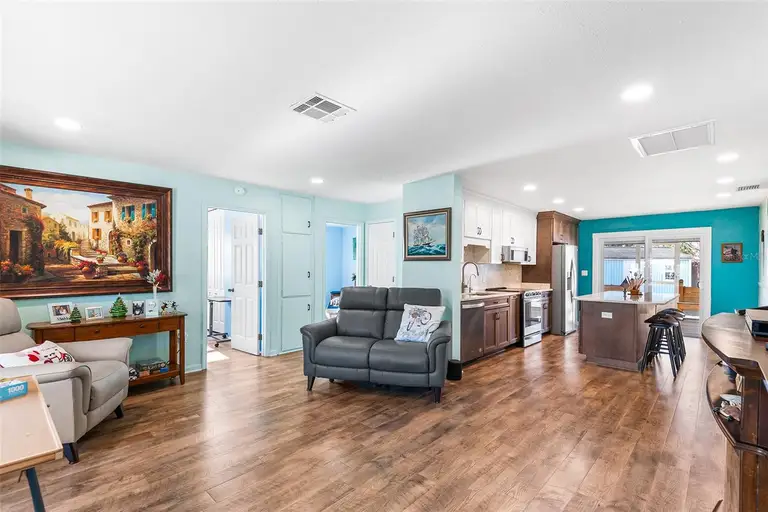 735 FORMOSA AVE — photo 5