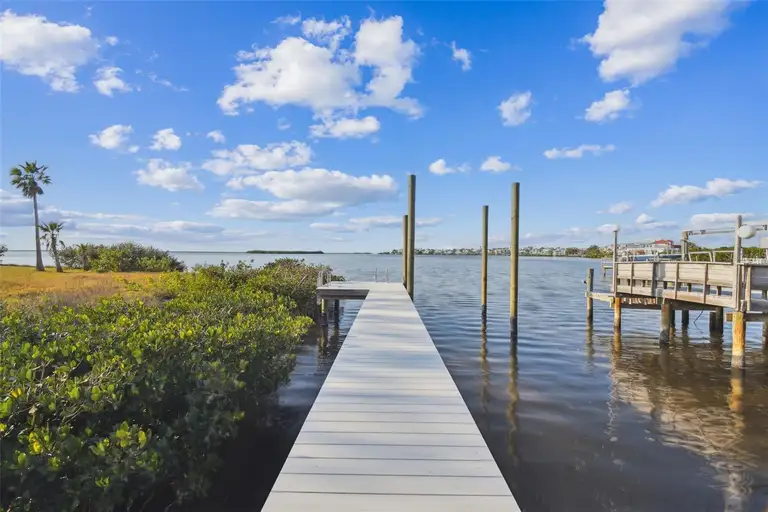 1640 SEA BREEZE DR — photo 2