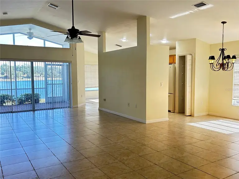 492 LAKE SUZANNE DR — photo 3