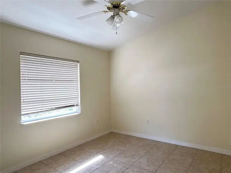 492 LAKE SUZANNE DR — photo 5