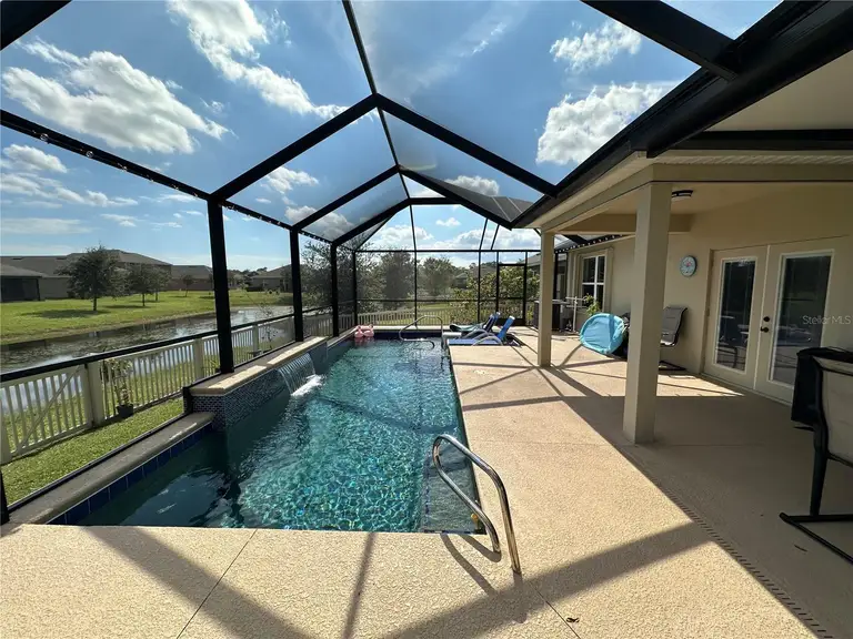 280 MORAY DR SW — photo 2