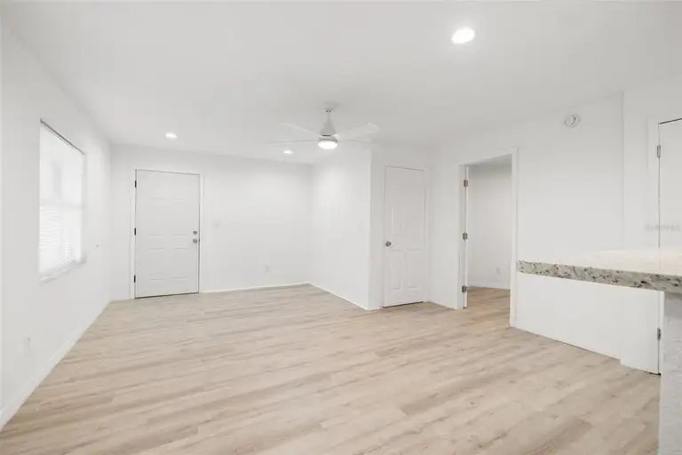 9404 N MULBERRY — photo 3