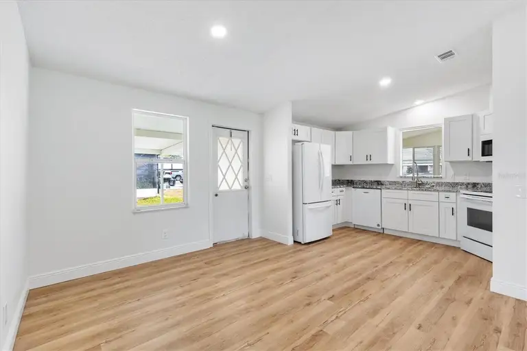 1616 BAYHILL DR — photo 4