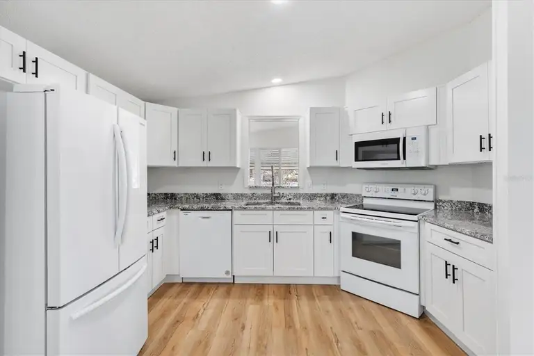 1616 BAYHILL DR — photo 5