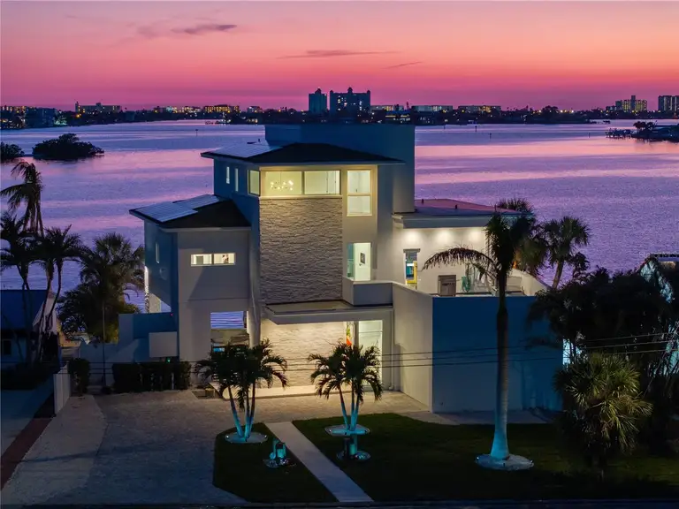 1972 DOLPHIN BLVD S