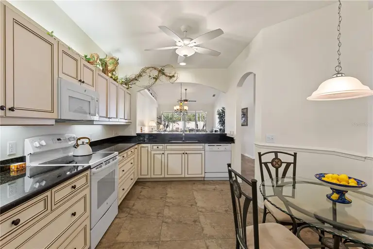 1537 MONARCH DR — photo 2
