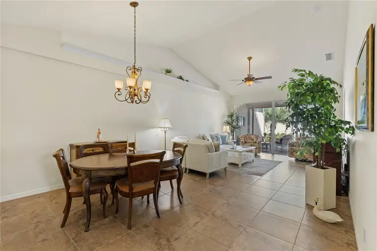 1537 MONARCH DR — photo 4