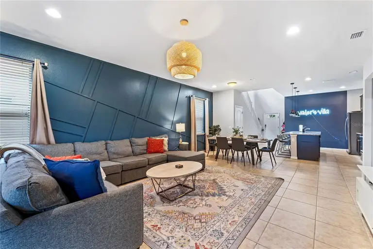 8920 RHODES ST — photo 4