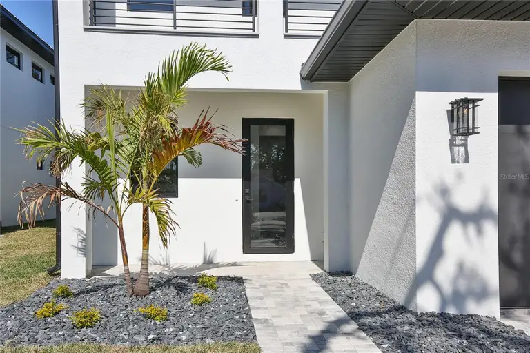 2345 OAK TER — photo 4