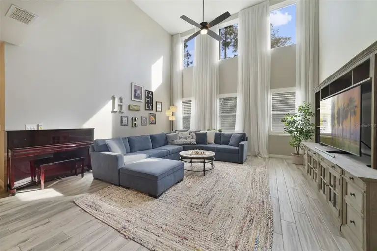 9192 BRADLEIGH DR — photo 3