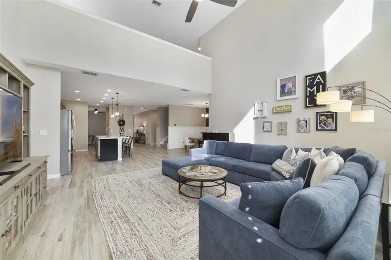 9192 BRADLEIGH DR — photo 4