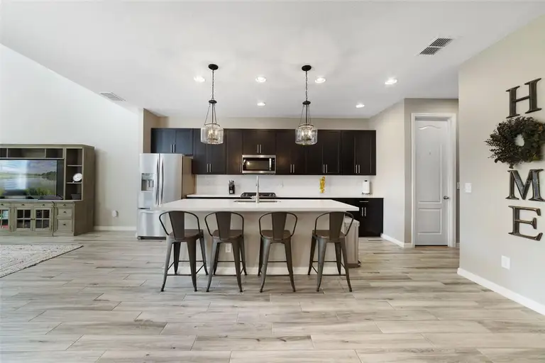 9192 BRADLEIGH DR — photo 5
