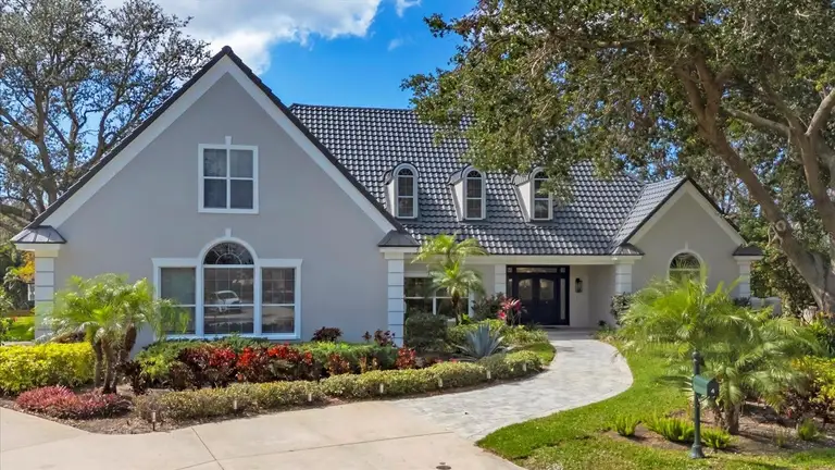 4 SAINT MARTIN CIR