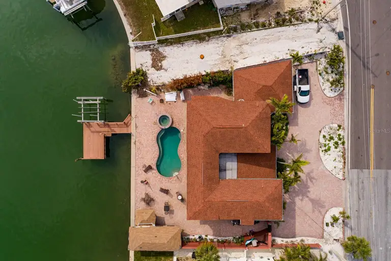 7013 BOCA CIEGA DR — photo 2