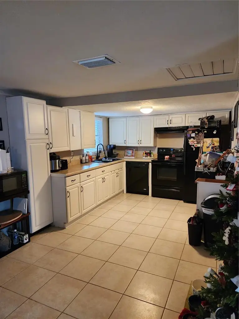 9240 STERLING LN — photo 5