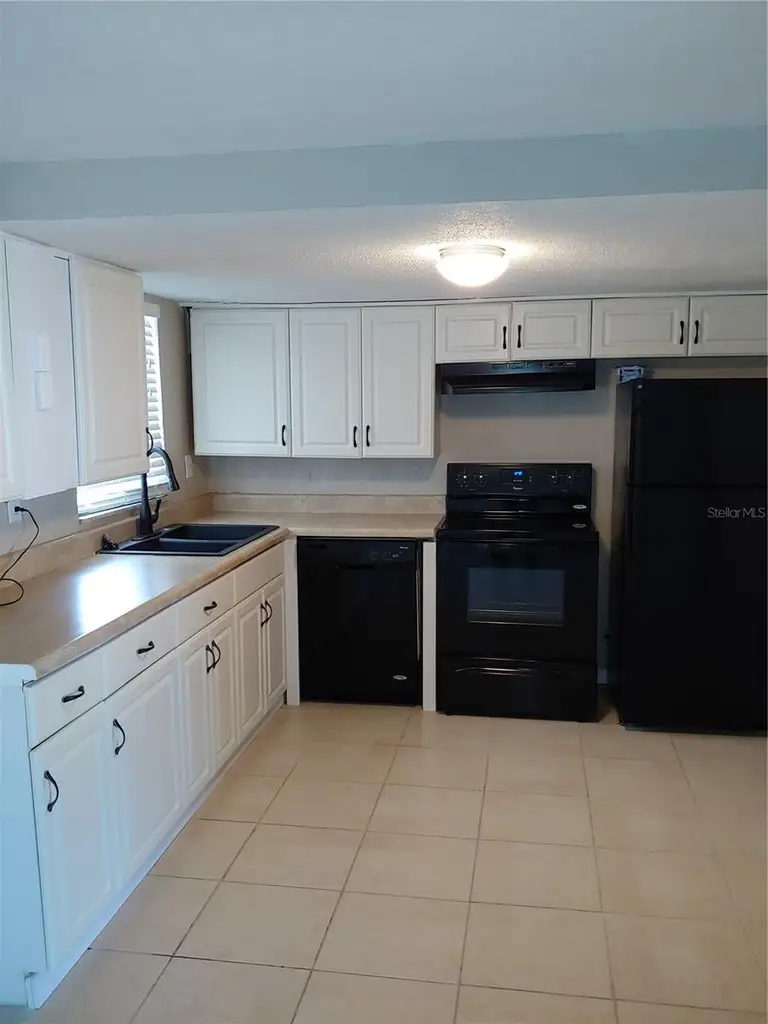 9240 STERLING LN — photo 4