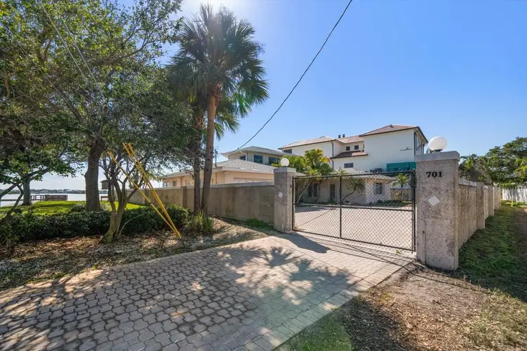 701 HARBOR DR — photo 2