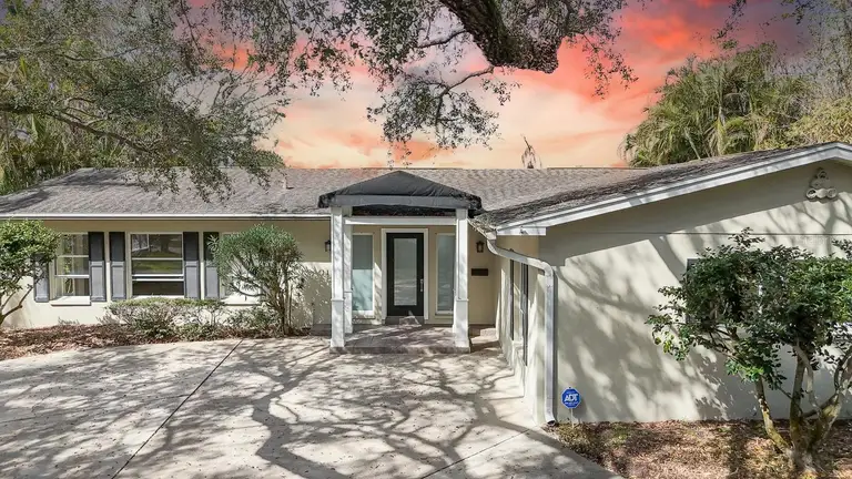 1118 MONTEREY BLVD NE — photo 4