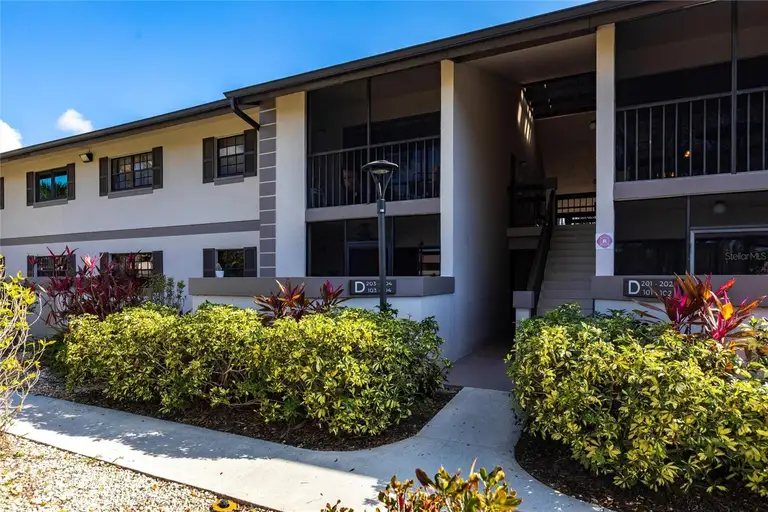 1515 FORREST NELSON BLVD #D103 — photo 3