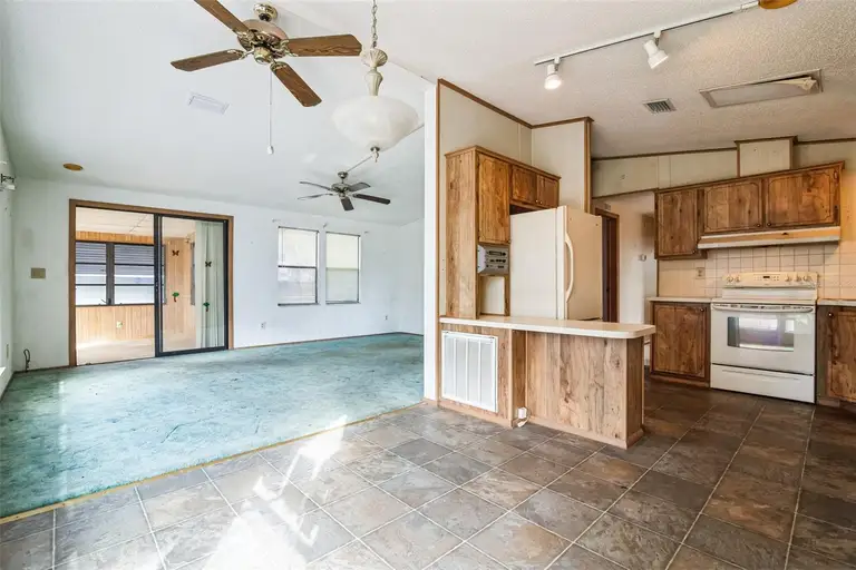 1765 W SCHWARTZ BLVD — photo 4