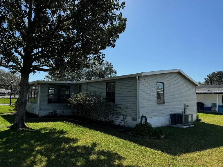 1610 BAYHILL DR — photo 3